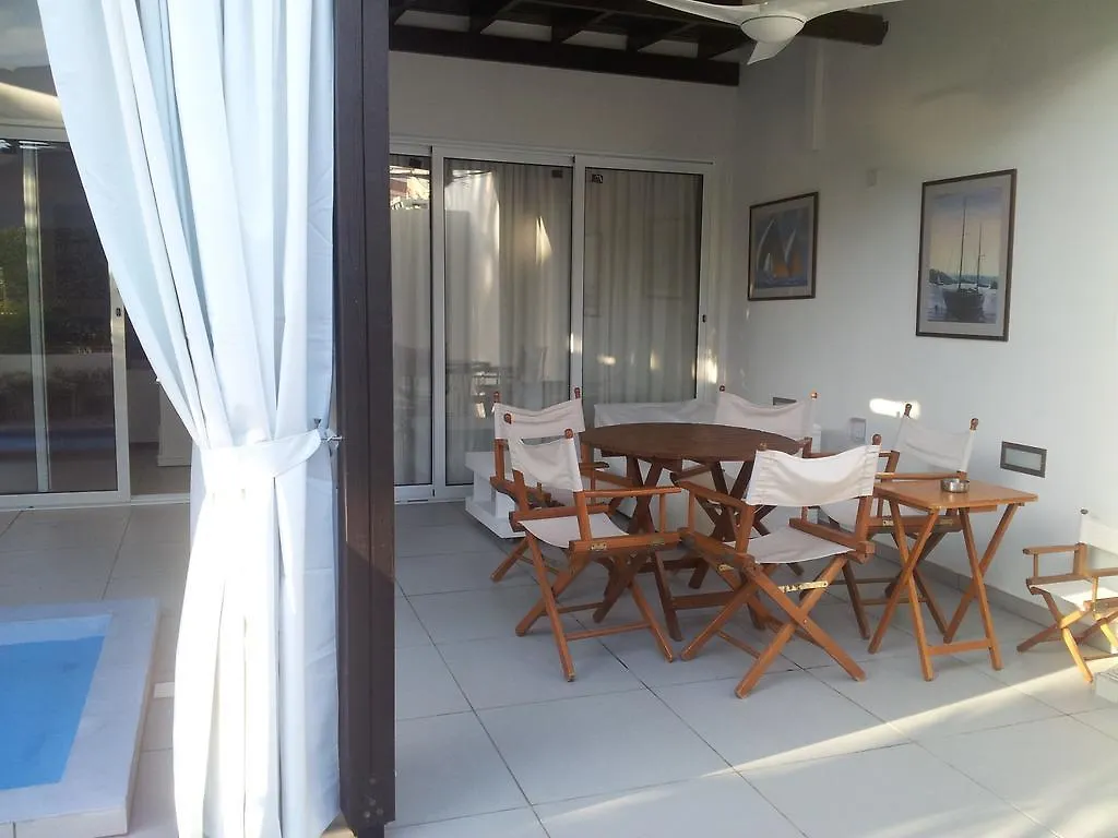 Yialos Holiday Apartments 0*, Perivolia Cyprus
