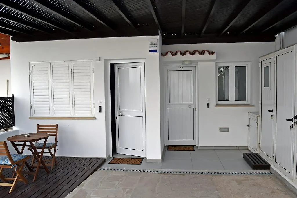 Yialos Holiday Apartments  Perivolia