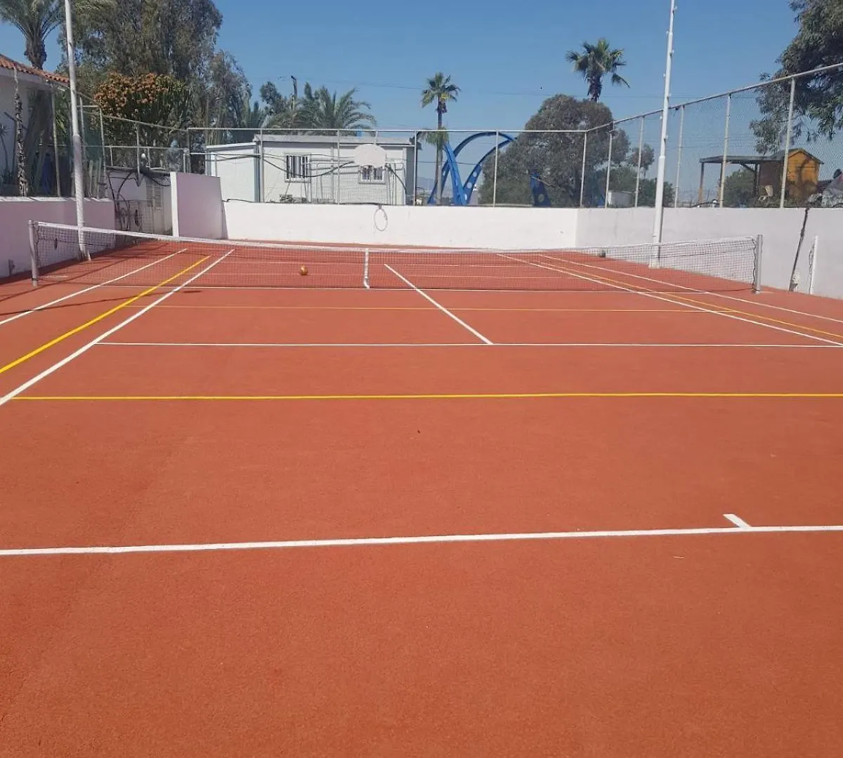 Yialos Holiday Apartments  Perivolia