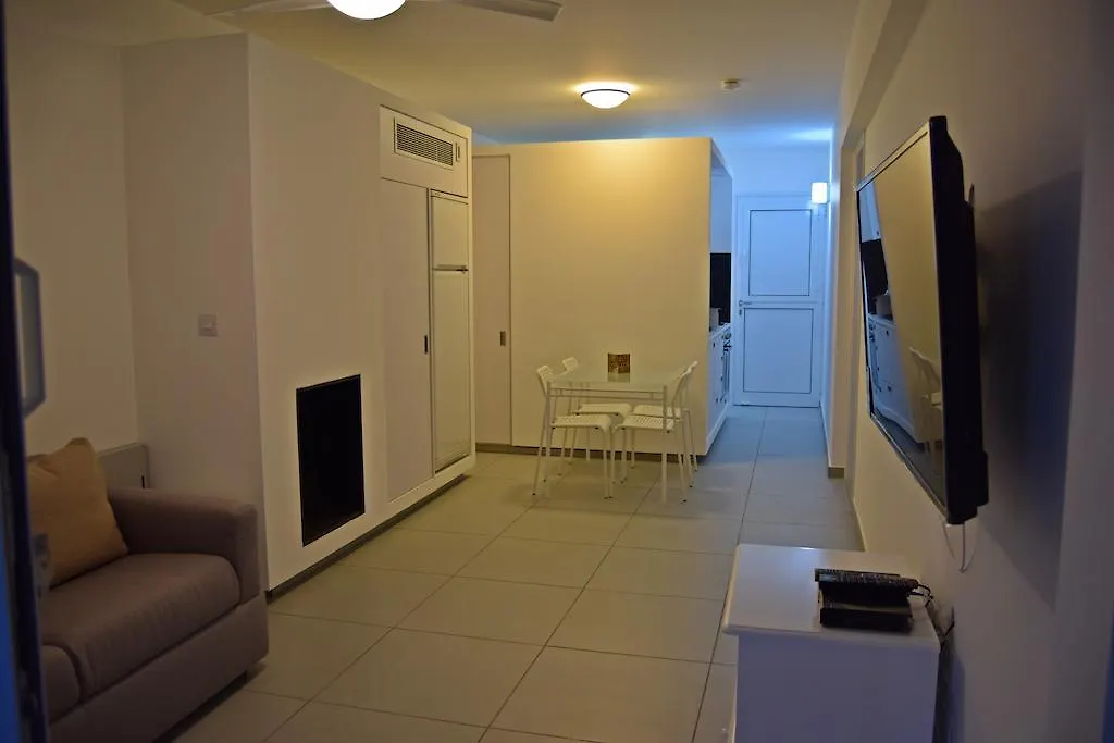 Yialos Holiday Apartments ペルボニア