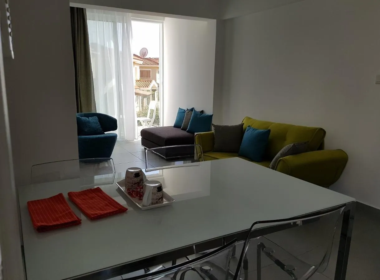 Yialos Holiday Apartments ペルボニア