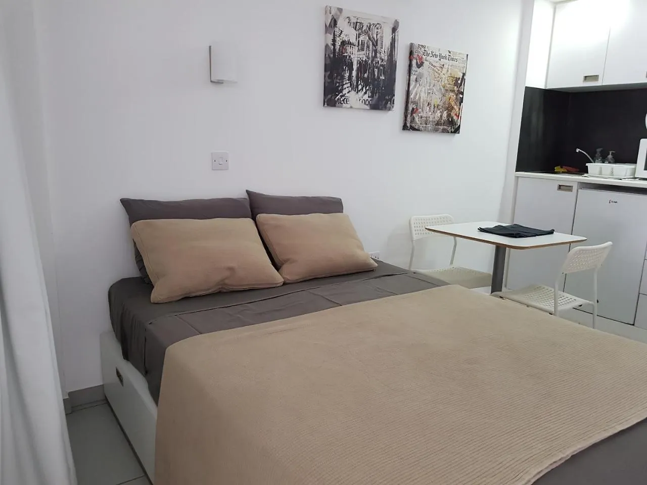 Yialos Holiday Apartments ペルボニア